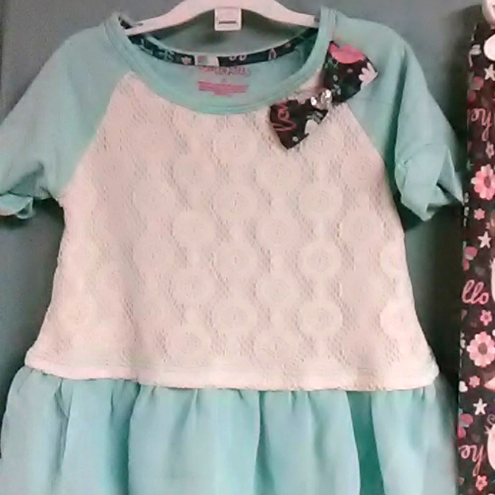Super cute ruffle and diamond bow set